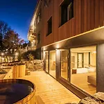 Hotell Logis Restaurant & La Rochette 3*