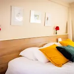 Hotell Logis Restaurant & La Rochette 3*