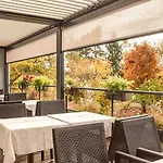 Logis Restaurant & La Rochette מלון 3*