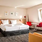 Hotel Logis Restaurant & La Rochette 3*