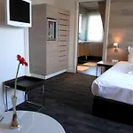 Logis Restaurant & La Rochette Hotell 3*