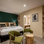 Logis Restaurant & La Rochette Hotell