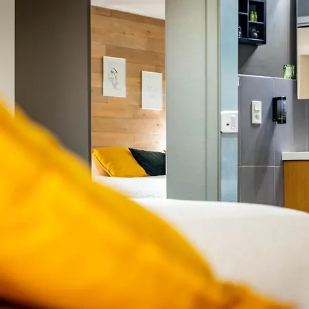 Logis Restaurant & La Rochette ホテル 3*