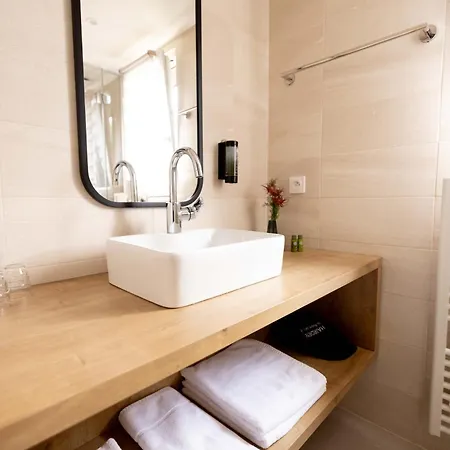 Szálloda Logis Restaurant & La Rochette 3*