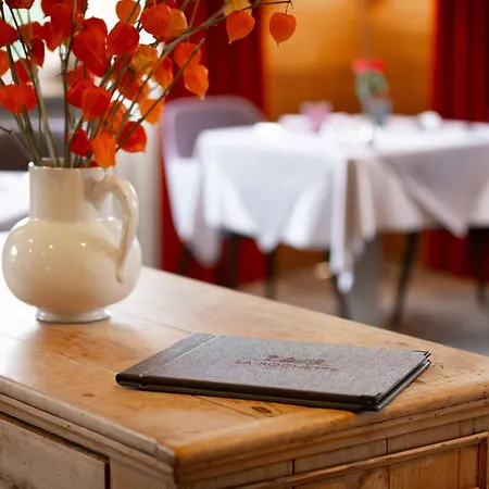 ホテル Logis Restaurant & La Rochette