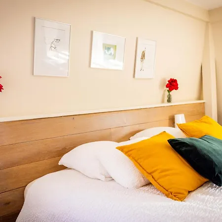 ホテル Logis Restaurant & La Rochette 3*