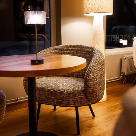 Logis Restaurant & La Rochette ホテル ラバロッシュ