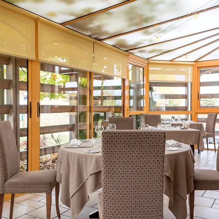 ホテル Logis Restaurant & La Rochette 3*