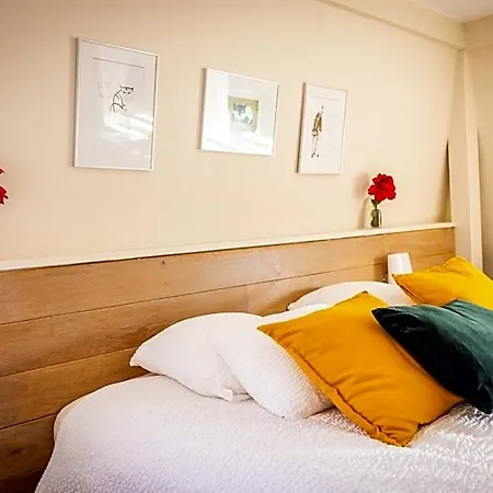 Hotel Logis Restaurant & La Rochette 3*