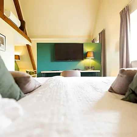 Hotel Logis Restaurant & La Rochette 3*