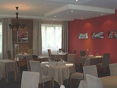 Logis Restaurant & La Rochette ラバロッシュ
