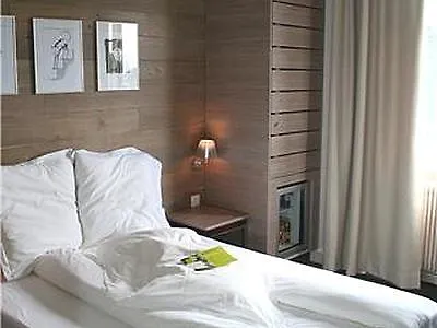호텔 Logis Restaurant & La Rochette 3*