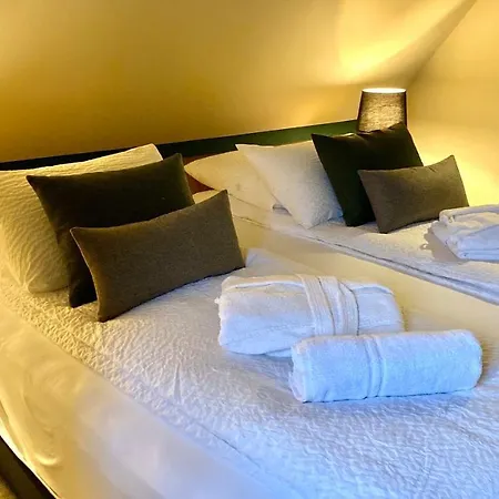 Logis Restaurant & La Rochette ホテル