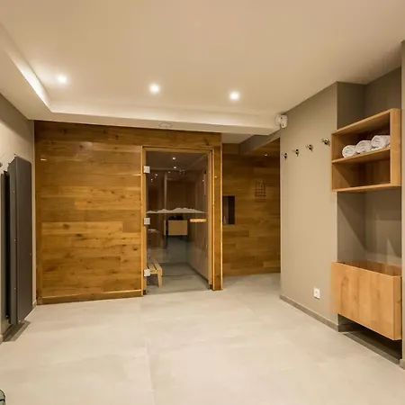 ホテル Logis Restaurant & La Rochette 3*