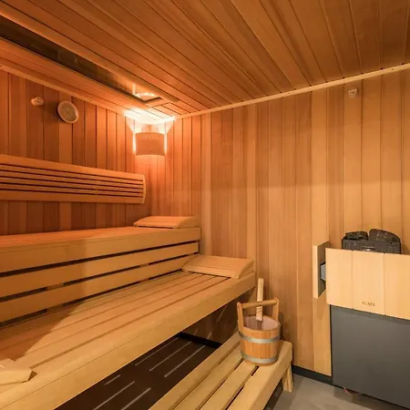 Logis Restaurant & La Rochette ラバロッシュ