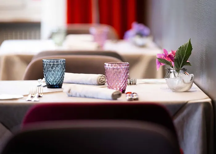 Logis Restaurant & La Rochette מלון לבארוש