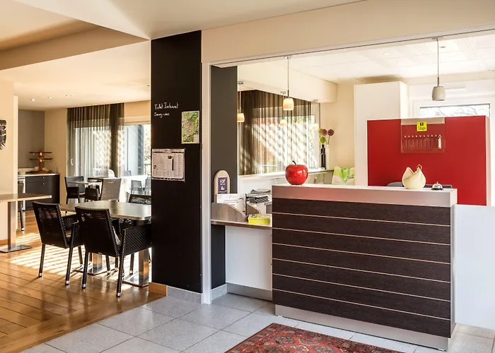 Hotel Logis Restaurant & La Rochette Labaroche