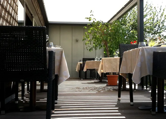 מלון Logis Restaurant & La Rochette 3*