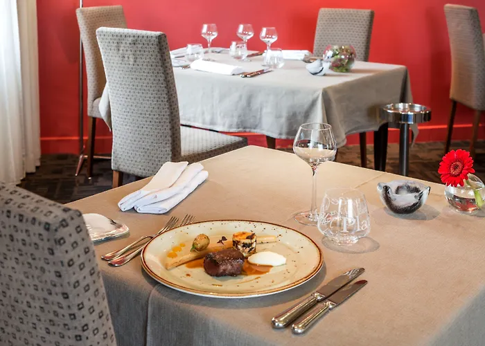Logis Restaurant & La Rochette מלון