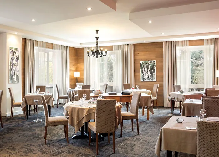 Logis Restaurant & La Rochette מלון 3*