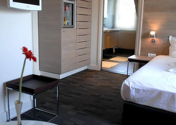 Logis Restaurant & La Rochette מלון 3*